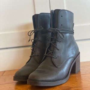 UGG Oriana Lace up Leather Boots - Black - Size 7.5